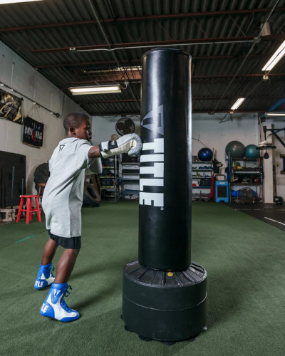 Окремо стоячий важкий мішок TITLE Boxing Youth Freestanding Heavy Bag