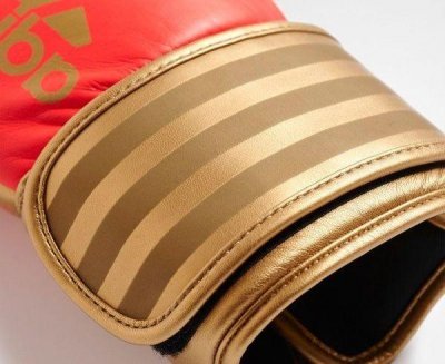 Боксерские перчатки Adidas Hybrid 200 (красно-золотые)