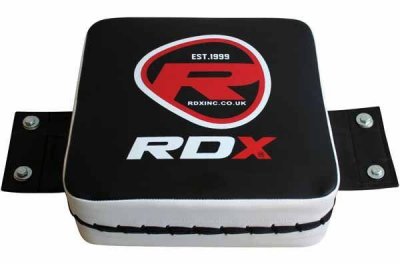 Настенная подушка для бокса квадратная Rdx Small Red