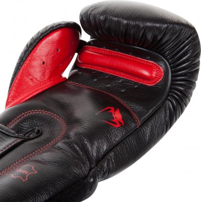 Боксерские перчатки Venum Giant 3.0 Boxing Gloves черно-красные
